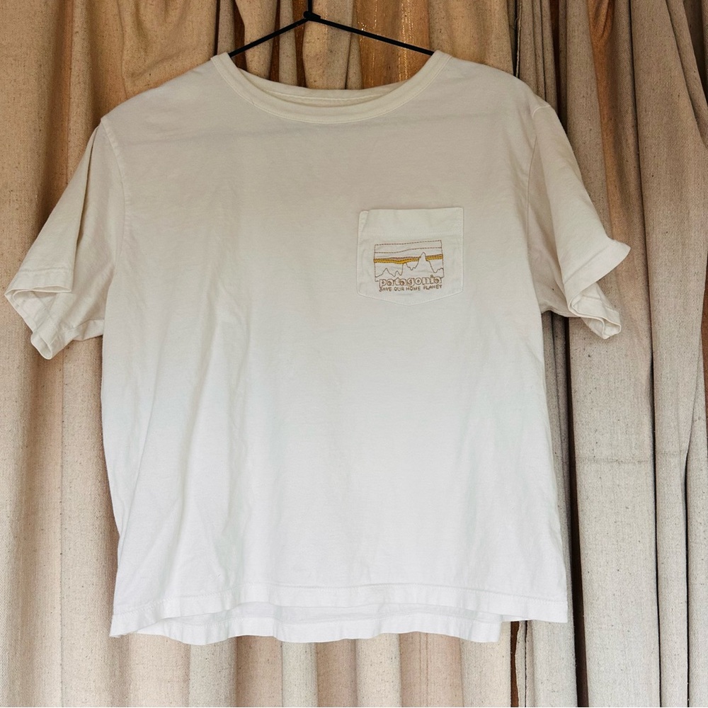 Patagonia Cream Graphic Pocket Cropped Tee
